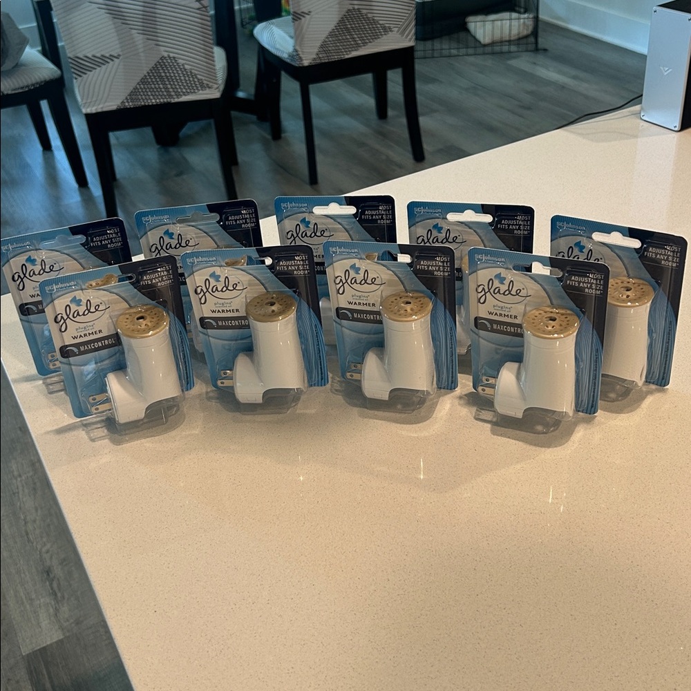 New In Box Glade PlugIns Scented Oil Warmers ( bundle of 9)
